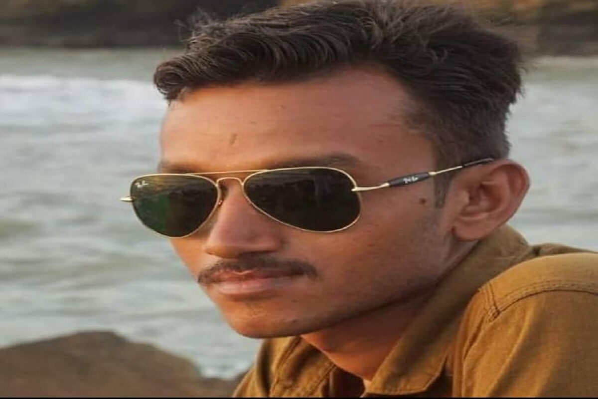 સમગ્ર મામલે પોલીસે હત્યાનો ગણતરીની જ કલાકોમાં ભેદ ઉકેલી નાખ્યો છે. યુવાનની હત્યા અન્ય કોઈએ નહી પરંતુ યુવાનની પ્રેમિકાના પિતાએ જ કરી હોવાનું સામે આવ્યું છે. તો સમગ્ર ગુનાહિત કૃત્યોમાં પ્રેમિકાના પિતાનો સાથ દિનેશ ભાઈ ઉર્ફે ભુવાજીએ આપ્યો હતો સમગ્ર મામલે પોલીસે હત્યાનો ગણતરીની જ કલાકોમાં ભેદ ઉકેલી નાખ્યો છે. યુવાનની હત્યા અન્ય કોઈએ નહી પરંતુ યુવાનની પ્રેમિકાના પિતાએ જ કરી હોવાનું સામે આવ્યું છે. તો સમગ્ર ગુનાહિત કૃત્યોમાં પ્રેમિકાના પિતાનો સાથ દિનેશ ભાઈ ઉર્ફે ભુવાજીએ આપ્યો હતો