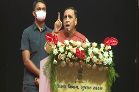 CM રૂપાણીએ અડધી પીચે બેટિંગ કરી, વિપક્ષને આડે હાથ લીધો, 'કમળો હોય એને બધુ પીળું દેખાય'