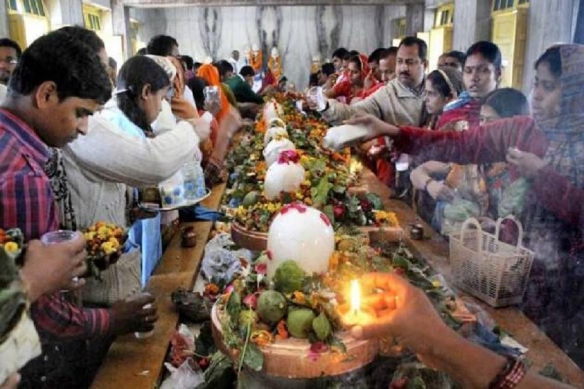 શિવપુરાણ મુજબ, ધીની ધારથી ભગવાન શિવના સહસ્ત્ર નામોથી અભિષેક કરવા પર વંશનો વિસ્તાર થાય છે અને શર્કરા મિશ્રિત દૂધથી અભિષેક કરવા પર જડબુદ્ઘિથી શ્રેષ્ઠબુદ્ઘિમાં પરિવર્તિત થાય છે. શિવપુરાણ મુજબ, ધીની ધારથી ભગવાન શિવના સહસ્ત્ર નામોથી અભિષેક કરવા પર વંશનો વિસ્તાર થાય છે અને શર્કરા મિશ્રિત દૂધથી અભિષેક કરવા પર જડબુદ્ઘિથી શ્રેષ્ઠબુદ્ઘિમાં પરિવર્તિત થાય છે.