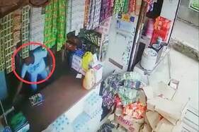 સુરત : સુપરસ્ટોરમાં ધોળેદિવસ ચોરીનો CCTV Video, ગઠિયો 'ગલ્લા પૂજન' કરી ગયો