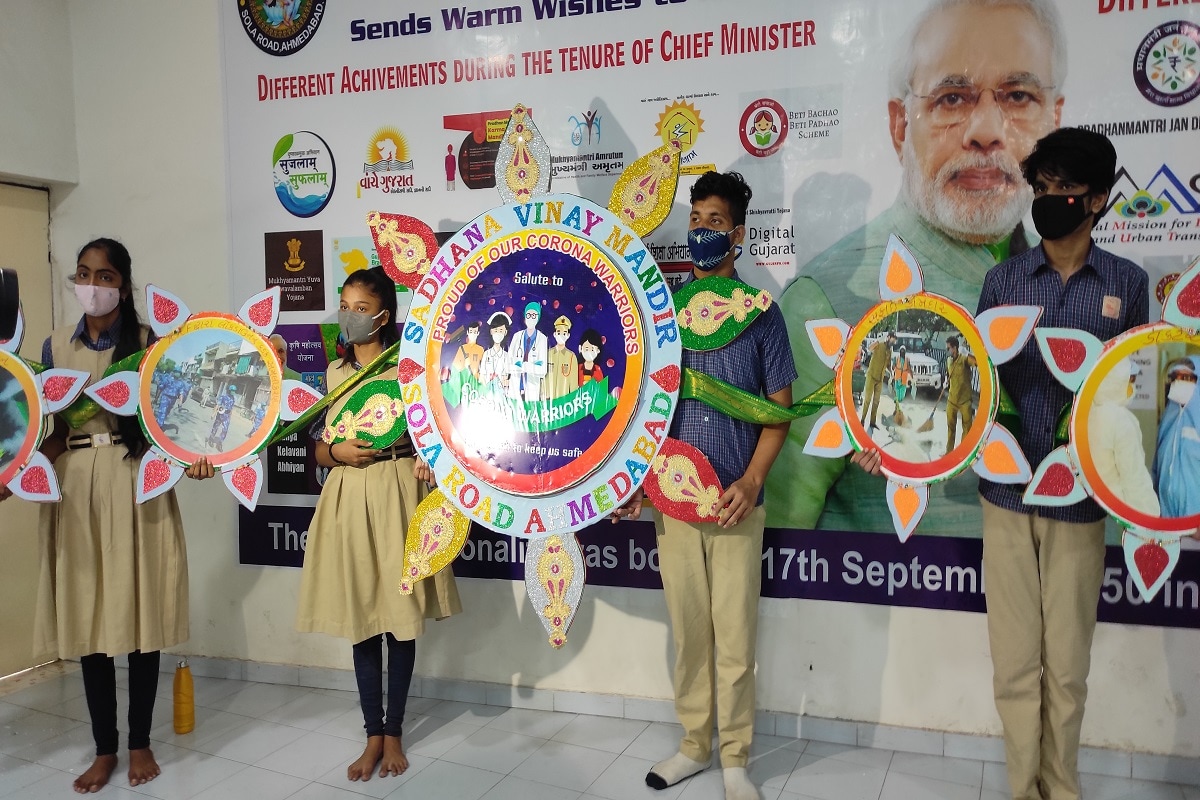 Raksha Bandhan 2021: અમદાવાદમાં કોરોના વોરિયર્સ માટે બનાવવામાં આવી 200 ફૂટ લાંબી રાખડી