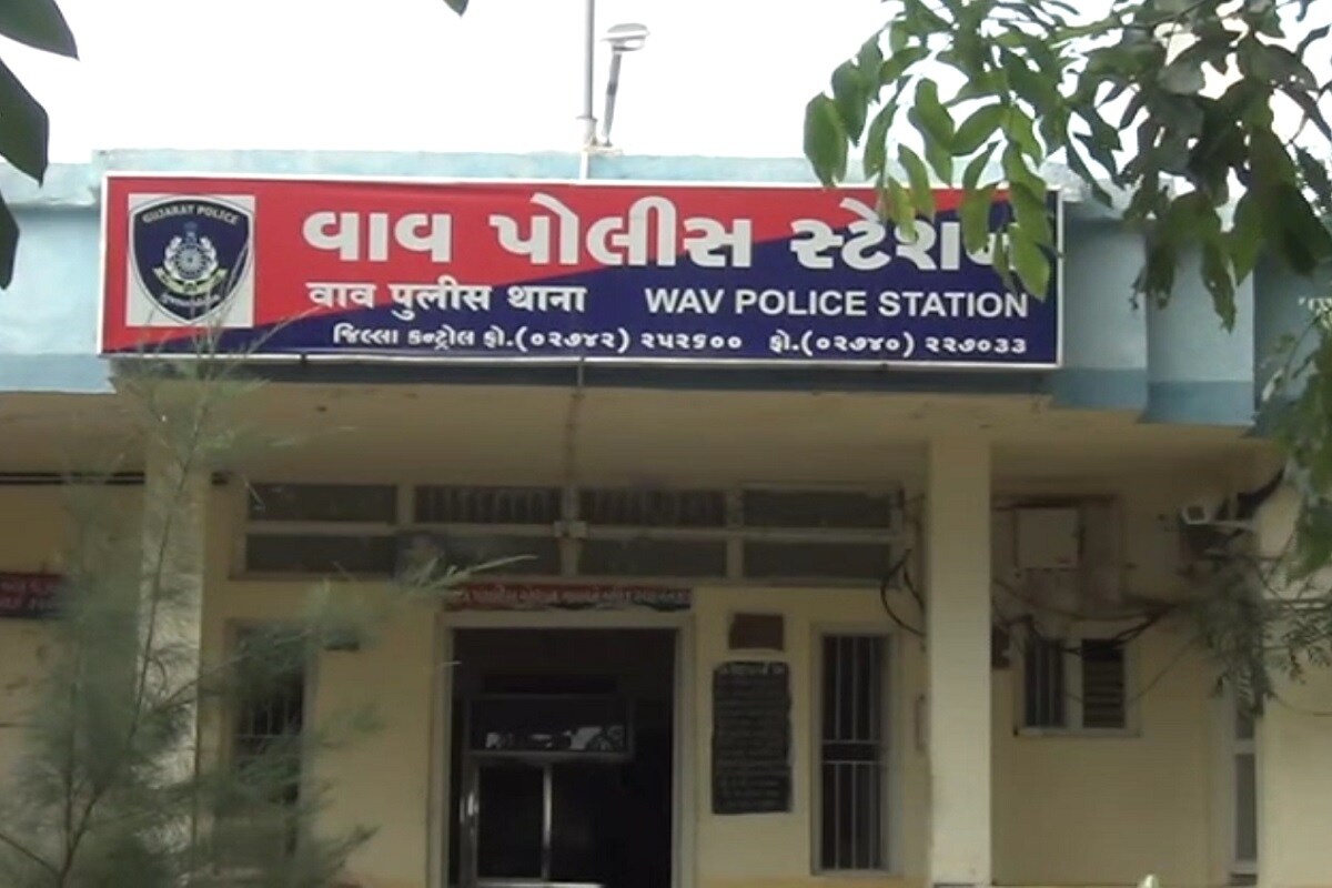 બાદમાં હરસેંગભાઈએ વાવ પોલીસ મથકે મુંબઈની સાયન લોકમાન્ય તિલક કોલેજ અને હોસ્પિટલના ડીન ડો. રાકેશ રામનારાયણ વર્મા અને વચેટીયા લવ અવધકિશોર ગુપ્તા સહિત બે લોકો સામે ફરિયાદ નોંધાવી હતી. બાદમાં હરસેંગભાઈએ વાવ પોલીસ મથકે મુંબઈની સાયન લોકમાન્ય તિલક કોલેજ અને હોસ્પિટલના ડીન ડો. રાકેશ રામનારાયણ વર્મા અને વચેટીયા લવ અવધકિશોર ગુપ્તા સહિત બે લોકો સામે ફરિયાદ નોંધાવી હતી.
