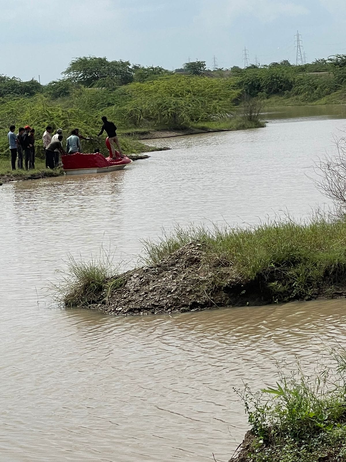 Engineer Uttam Kultariya Drowned in rajpar Lake While surveying for New Airport Engineer Uttam Kultariya Drowned in rajpar Lake While surveying for New Airport
