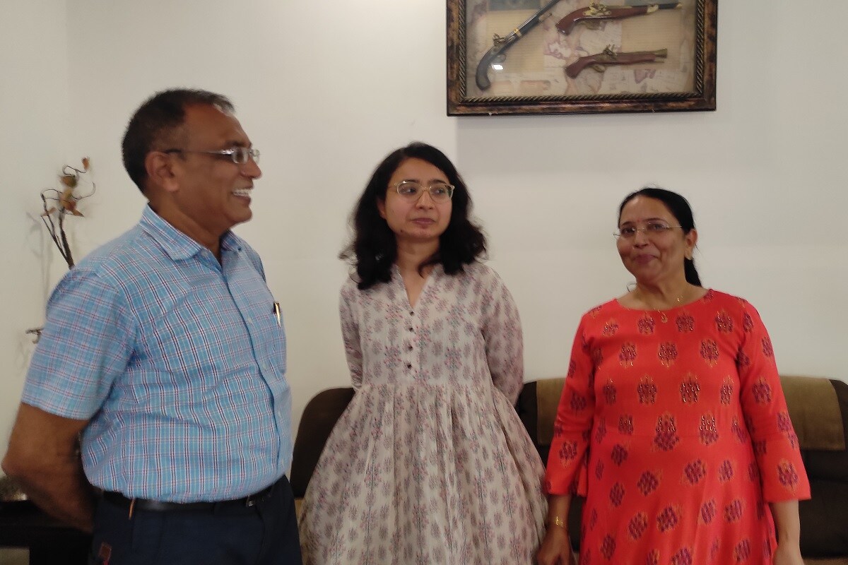 આવું જ કંઈક અમદાવાદમાં રહેતા અને UPSCમાં 566મો રેન્ક અને ગુજરાતમાં 11મો રેન્ક મેળવ્યો છે. સુમિતની પણ ઈચ્છા ઇન્ડિયા ફોરેન સર્વિસમાં જવાની છે. સુમિતએ આ પરીક્ષા 7માં પ્રયાસે પાસ કરી છે. UPSCની પરીક્ષામાં ગુજરાતના ઉમેદવારઓએ ડંકો વગાડ્યો છે. ગુજરાતમાંથી કુલ 15ઉમેદવારો UPSC માં પાસ થયા છે. જેમાંથી સપીપાના 13 ઉમેદવારઓએ રેન્ક મેળવ્યો છે. આવું જ કંઈક અમદાવાદમાં રહેતા અને UPSCમાં 566મો રેન્ક અને ગુજરાતમાં 11મો રેન્ક મેળવ્યો છે. સુમિતની પણ ઈચ્છા ઇન્ડિયા ફોરેન સર્વિસમાં જવાની છે. સુમિતએ આ પરીક્ષા 7માં પ્રયાસે પાસ કરી છે. UPSCની પરીક્ષામાં ગુજરાતના ઉમેદવારઓએ ડંકો વગાડ્યો છે. ગુજરાતમાંથી કુલ 15ઉમેદવારો UPSC માં પાસ થયા છે. જેમાંથી સપીપાના 13 ઉમેદવારઓએ રેન્ક મેળવ્યો છે.