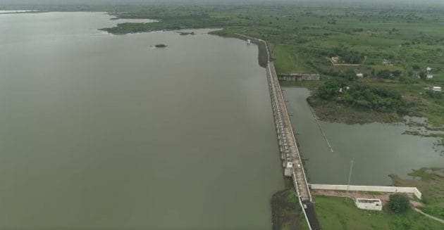 ભાદર-1 ડેમની સપાટી (Bhadar-1 Dam Water Level) 33.70 ફૂટે પહોંચી છે જેના પગલે ડેમ ઑવરફ્લો થવામાં 0.30 ફૂટ બાકી છે. ડેમમાં હાલમાં કુલ 1622 ક્યુસેક પાણીની આવક છે. ભાદરની કુલ સપાટી 34 ફૂટ છે. ભાદર-1 ડેમની સપાટી (Bhadar-1 Dam Water Level) 33.70 ફૂટે પહોંચી છે જેના પગલે ડેમ ઑવરફ્લો થવામાં 0.30 ફૂટ બાકી છે. ડેમમાં હાલમાં કુલ 1622 ક્યુસેક પાણીની આવક છે. ભાદરની કુલ સપાટી 34 ફૂટ છે.