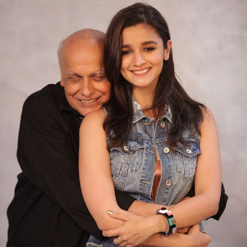 આલિયા ભટ્ટ અને મહેશ ભટ્ટ- (Alia Bhatt and Mahesh Bhatt) આ જોડીનાં સંબંધોમાં ક્યારેક ખટાશ અને મિઠાશ આવતી રહે છે. આ જોડી હમેશાં કોઇને કોઇ કારણે ચર્ચામાં રહે છે. આ વખતે મહેશ ભટ્ટનો જન્મ દિવસ આલિયા ભટ્ટ, પૂજા ભટ્ટ અને રણબીર કપૂરે સાથે ઉજવ્યો હતો.(Photo: Instagram) આલિયા ભટ્ટ અને મહેશ ભટ્ટ- (Alia Bhatt and Mahesh Bhatt) આ જોડીનાં સંબંધોમાં ક્યારેક ખટાશ અને મિઠાશ આવતી રહે છે. આ જોડી હમેશાં કોઇને કોઇ કારણે ચર્ચામાં રહે છે. આ વખતે મહેશ ભટ્ટનો જન્મ દિવસ આલિયા ભટ્ટ, પૂજા ભટ્ટ અને રણબીર કપૂરે સાથે ઉજવ્યો હતો.(Photo: Instagram)