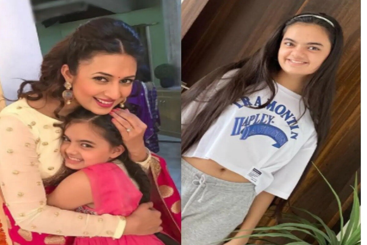 પોપ્યુલર ટીવી શો યે હૈ મોહબ્બતે (Ye Hai Mohabbatein)ની નાનકડી રુહાનિકા ધવન (Ruhaanika Dhawan)એ શોમાં રુહીનાં કિરદારથી સૌનાં દિલ પર રાજ કર્યુ હતું. તેની ક્યૂટ અને માસૂમ લૂક અને એક્ટિંગને કારણે તેણે ઘર ઘરમાં પોતાની ખાસ ઓળખ બનાવી દીધી હતી. શોમાં રુહાનિકા ધવન દિવ્યાંકા ત્રિપાઠી (Divyanka Tripathi)નાં કિરદાર ઇશિતા અને કરન પટેલ (Karan Patel)નાં કિરદાર રમણ ભલ્લાની દીકરીનો રોલ અદા કર્યો હતો. જેમાં તેણે ફેમિલી મેમ્બર તેને રુ કહીને બોલાવતા હતાં (Photo- Instagram/ruhaanikad) પોપ્યુલર ટીવી શો યે હૈ મોહબ્બતે (Ye Hai Mohabbatein)ની નાનકડી રુહાનિકા ધવન (Ruhaanika Dhawan)એ શોમાં રુહીનાં કિરદારથી સૌનાં દિલ પર રાજ કર્યુ હતું. તેની ક્યૂટ અને માસૂમ લૂક અને એક્ટિંગને કારણે તેણે ઘર ઘરમાં પોતાની ખાસ ઓળખ બનાવી દીધી હતી. શોમાં રુહાનિકા ધવન દિવ્યાંકા ત્રિપાઠી (Divyanka Tripathi)નાં કિરદાર ઇશિતા અને કરન પટેલ (Karan Patel)નાં કિરદાર રમણ ભલ્લાની દીકરીનો રોલ અદા કર્યો હતો. જેમાં તેણે ફેમિલી મેમ્બર તેને રુ કહીને બોલાવતા હતાં (Photo- Instagram/ruhaanikad)
