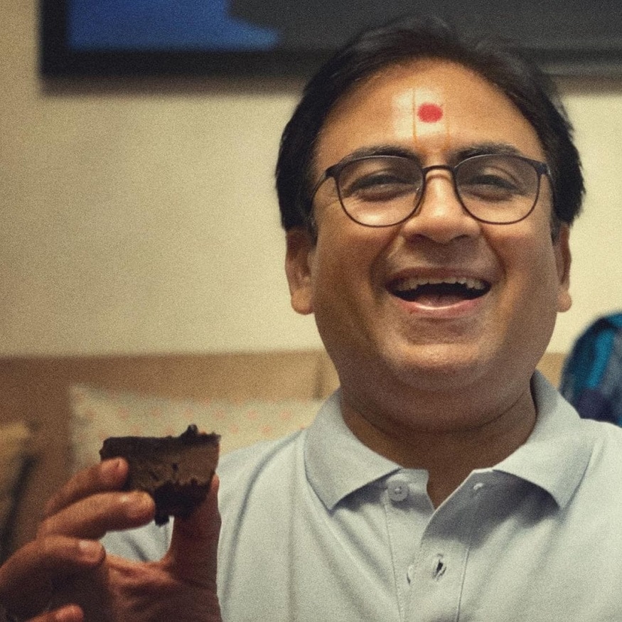 'તારક મહેતા કા ઉલ્ટા ચશ્મા' સિરિયલ છેલ્લા 12 વર્ષથી આવી રહી છે. શોનું સમગ્ર ધ્યાન જેઠાલાલ અને તેમનો પરિવાર છે, જેઓ જેઠાલાલને કારણે ઘણીવાર મુશ્કેલીમાં રહે છે. 'તારક મહેતા કા ઉલ્ટા ચશ્મા' સિરિયલ છેલ્લા 12 વર્ષથી આવી રહી છે. શોનું સમગ્ર ધ્યાન જેઠાલાલ અને તેમનો પરિવાર છે, જેઓ જેઠાલાલને કારણે ઘણીવાર મુશ્કેલીમાં રહે છે.