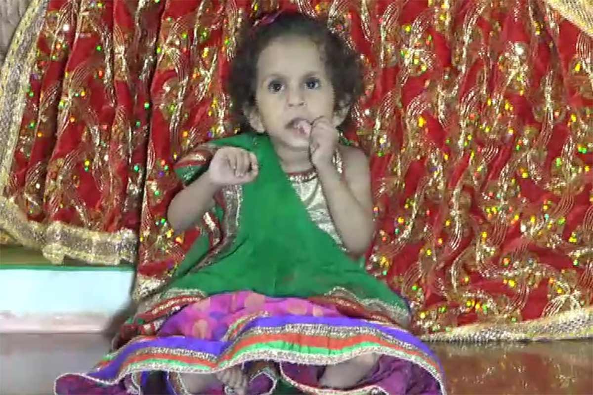 અહીં SENIOR PEDIATRICIAN ડૉકટર રાકેશ પટેલ (Rakesh Patel) સહિતનાઓ દ્વારા તેની દિવસો સુધી સાર-સંભાળ રાખવામાં આવી હતી. આ સમયમાં રાજકોટ શહેર પોલીસ હેડ ક્વાર્ટર ખાતે અંબાજી મંદિરનો પ્રાણ પ્રતિષ્ઠા મહોત્સવ યોજાયો હતો. જે અંતર્ગત પ્રેરણા થયા પોલીસ કમિશનર મનોજ અગ્રવાલ દ્વારા આ બાળકીને અંબા નામ આપવામાં આવ્યું હતું. અહીં SENIOR PEDIATRICIAN ડૉકટર રાકેશ પટેલ (Rakesh Patel) સહિતનાઓ દ્વારા તેની દિવસો સુધી સાર-સંભાળ રાખવામાં આવી હતી. આ સમયમાં રાજકોટ શહેર પોલીસ હેડ ક્વાર્ટર ખાતે અંબાજી મંદિરનો પ્રાણ પ્રતિષ્ઠા મહોત્સવ યોજાયો હતો. જે અંતર્ગત પ્રેરણા થયા પોલીસ કમિશનર મનોજ અગ્રવાલ દ્વારા આ બાળકીને અંબા નામ આપવામાં આવ્યું હતું.