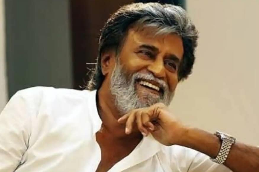 5 - દક્ષિણમાં ભગવાન ગણાતા રજનીકાંત (rajinikanth) ફિલ્મોમાં દેખાયા પહેલા બેંગલોર ટ્રાન્સપોર્ટ સર્વિસમાં બસ કંડક્ટર હતા. પરંતુ ટિકિટ કાપતા-કાપતા રજનીકાંત ફિલ્મો તરફ વળ્યા. તેમને સાઉથના પ્રખ્યાત નાટક દિગ્દર્શક ટોપી મુનીપ્પાના પૌરાણિક નાટકમાં કામ કરવાની તક મળી. પિક્ચરમાં એક નાનો રોલ મળ્યો અને આ અભિનય બાદ થલૈવાના માથા પર અભિનય પ્રત્યેનો જુસ્સો માથે ચઢી ગયો, પરિણામ આજે બધાની સામે છે. 5 - દક્ષિણમાં ભગવાન ગણાતા રજનીકાંત (rajinikanth) ફિલ્મોમાં દેખાયા પહેલા બેંગલોર ટ્રાન્સપોર્ટ સર્વિસમાં બસ કંડક્ટર હતા. પરંતુ ટિકિટ કાપતા-કાપતા રજનીકાંત ફિલ્મો તરફ વળ્યા. તેમને સાઉથના પ્રખ્યાત નાટક દિગ્દર્શક ટોપી મુનીપ્પાના પૌરાણિક નાટકમાં કામ કરવાની તક મળી. પિક્ચરમાં એક નાનો રોલ મળ્યો અને આ અભિનય બાદ થલૈવાના માથા પર અભિનય પ્રત્યેનો જુસ્સો માથે ચઢી ગયો, પરિણામ આજે બધાની સામે છે.