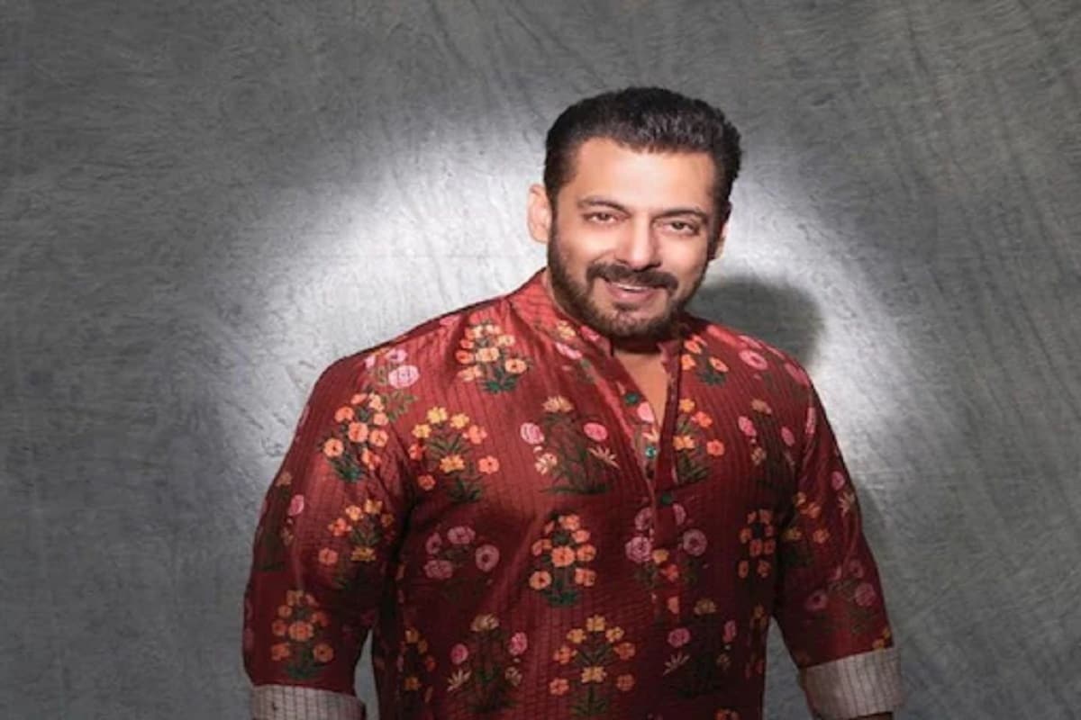 મુંબઈ: બોલિવૂડ (Bollywood)નો દબંગ અભિનેતા સલમાન ખાન (Salman Khan) બાંદ્રાના ગેલેક્સી એપાર્ટમેન્ટ્સ (Galaxy Apartment)માં તેના પરિવાર સાથે રહે છે. સલમાન પનવેલમાં આવેલા ફાર્મ હાઉસ (Salman Farm House)માં પણ સમય વિતાવે છે. કોરોના મહામારી દરમિયાન તેમણે ફાર્મ હાઉસમાં લાંબો સમય વિતાવ્યો હતો. સલમાને ફાર્મહાઉસનું નામ અર્પિતા ફાર્મ્સ રાખ્યું છે. જોકે સલમાનની મુંબઈમાં ઘણી બધી મિલકતો છે. સલમાન ખાનએ હવે વઘુ એક પ્રોપર્ટી ભાડેથી લીધી છે. મુંબઈ: બોલિવૂડ (Bollywood)નો દબંગ અભિનેતા સલમાન ખાન (Salman Khan) બાંદ્રાના ગેલેક્સી એપાર્ટમેન્ટ્સ (Galaxy Apartment)માં તેના પરિવાર સાથે રહે છે. સલમાન પનવેલમાં આવેલા ફાર્મ હાઉસ (Salman Farm House)માં પણ સમય વિતાવે છે. કોરોના મહામારી દરમિયાન તેમણે ફાર્મ હાઉસમાં લાંબો સમય વિતાવ્યો હતો. સલમાને ફાર્મહાઉસનું નામ અર્પિતા ફાર્મ્સ રાખ્યું છે. જોકે સલમાનની મુંબઈમાં ઘણી બધી મિલકતો છે. સલમાન ખાનએ હવે વઘુ એક પ્રોપર્ટી ભાડેથી લીધી છે.