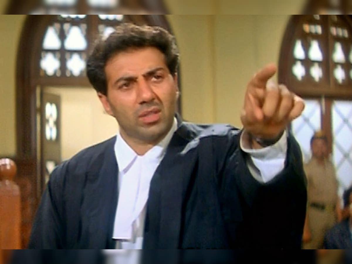 'ફિલ્મ દામિની' - વર્ષ 1993 માં આવેલી ફિલ્મ દામિની તે દિવસોની સૌથી લોકપ્રિય ફિલ્મોમાંની એક હતી.આ ફિલ્મના ડાયલોગ આજે પણ લોકોમાં ખૂબ જ પ્રખ્યાત છે. આ ફિલ્મમાં સની દેઓલ વકીલની ભૂમિકામાં જોવા મળ્યો હતો. કોર્ટરૂમમાં, "તારીખ પે તારીખ, તારીખ પે તારીખ મિલતી રહી હૈ. લેકિન ઇન્સાફ નહીં મિલા મિલોર્ડ, મિલી હૈ તો સિર્ફ એ તારીખ." આ ફિલ્મે સનીને ગણતરીની મિનિટોમાં સ્ટાર બનાવી દીધો. આ ફિલ્મી સંવાદને ભલે ઘણા વર્ષો થઈ ગયા હોય, પણ આજે પણ તે સૌથી વધુ સાંભળવામાં આવે છે. 'ફિલ્મ દામિની' - વર્ષ 1993 માં આવેલી ફિલ્મ દામિની તે દિવસોની સૌથી લોકપ્રિય ફિલ્મોમાંની એક હતી.આ ફિલ્મના ડાયલોગ આજે પણ લોકોમાં ખૂબ જ પ્રખ્યાત છે. આ ફિલ્મમાં સની દેઓલ વકીલની ભૂમિકામાં જોવા મળ્યો હતો. કોર્ટરૂમમાં, "તારીખ પે તારીખ, તારીખ પે તારીખ મિલતી રહી હૈ. લેકિન ઇન્સાફ નહીં મિલા મિલોર્ડ, મિલી હૈ તો સિર્ફ એ તારીખ." આ ફિલ્મે સનીને ગણતરીની મિનિટોમાં સ્ટાર બનાવી દીધો. આ ફિલ્મી સંવાદને ભલે ઘણા વર્ષો થઈ ગયા હોય, પણ આજે પણ તે સૌથી વધુ સાંભળવામાં આવે છે.