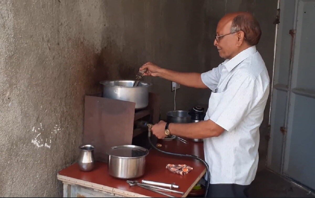 કોરોનાના કારણે મે મહિનામાં મોકૂફ રહેલી JEE એડવાન્સની પરીક્ષા ઓક્ટોબરમાં લેવાઈ. જેનું પરિણામ જાહેર થયું છે. ઓલ ઓવર ઇન્ડિયાના ટોપ 100માંથી ગુજરાતના 10 વિધાર્થીએ રેન્ક મેળવ્યો છે. વિધાર્થી નમન સોની છઠ્ઠો રેન્ક, અનંત કિડામબી 13 મો રેન્ક, પરમ શાહે 52 મો રેન્ક, લિસન કડીવારનો 57મો રેન્ક, પાર્થ પટેલનો 72 રેન્ક જ્યારે રાઘવ અજમેરા 93 મો ક્રમાંક મેળવ્યો છે. કોરોનાના કારણે મે મહિનામાં મોકૂફ રહેલી JEE એડવાન્સની પરીક્ષા ઓક્ટોબરમાં લેવાઈ. જેનું પરિણામ જાહેર થયું છે. ઓલ ઓવર ઇન્ડિયાના ટોપ 100માંથી ગુજરાતના 10 વિધાર્થીએ રેન્ક મેળવ્યો છે. વિધાર્થી નમન સોની છઠ્ઠો રેન્ક, અનંત કિડામબી 13 મો રેન્ક, પરમ શાહે 52 મો રેન્ક, લિસન કડીવારનો 57મો રેન્ક, પાર્થ પટેલનો 72 રેન્ક જ્યારે રાઘવ અજમેરા 93 મો ક્રમાંક મેળવ્યો છે.