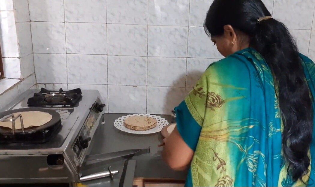 મામા પોતે IT કંપનીમાં જોબ કરે છે જેથી તેમના તરફથી સારું માર્ગદર્શન અભ્યાસ માટે મળ્યું. તે દિવસના 10 કલાકથી વધુ વાંચન કરતો. હવે JEE એડવાન્સમાં રેન્ક મળ્યા બાદ હવે બોમ્બે IIT માં એડમિશન લેવાની ઈચ્છા ધરાવે છે. મામા પોતે IT કંપનીમાં જોબ કરે છે જેથી તેમના તરફથી સારું માર્ગદર્શન અભ્યાસ માટે મળ્યું. તે દિવસના 10 કલાકથી વધુ વાંચન કરતો. હવે JEE એડવાન્સમાં રેન્ક મળ્યા બાદ હવે બોમ્બે IIT માં એડમિશન લેવાની ઈચ્છા ધરાવે છે.
