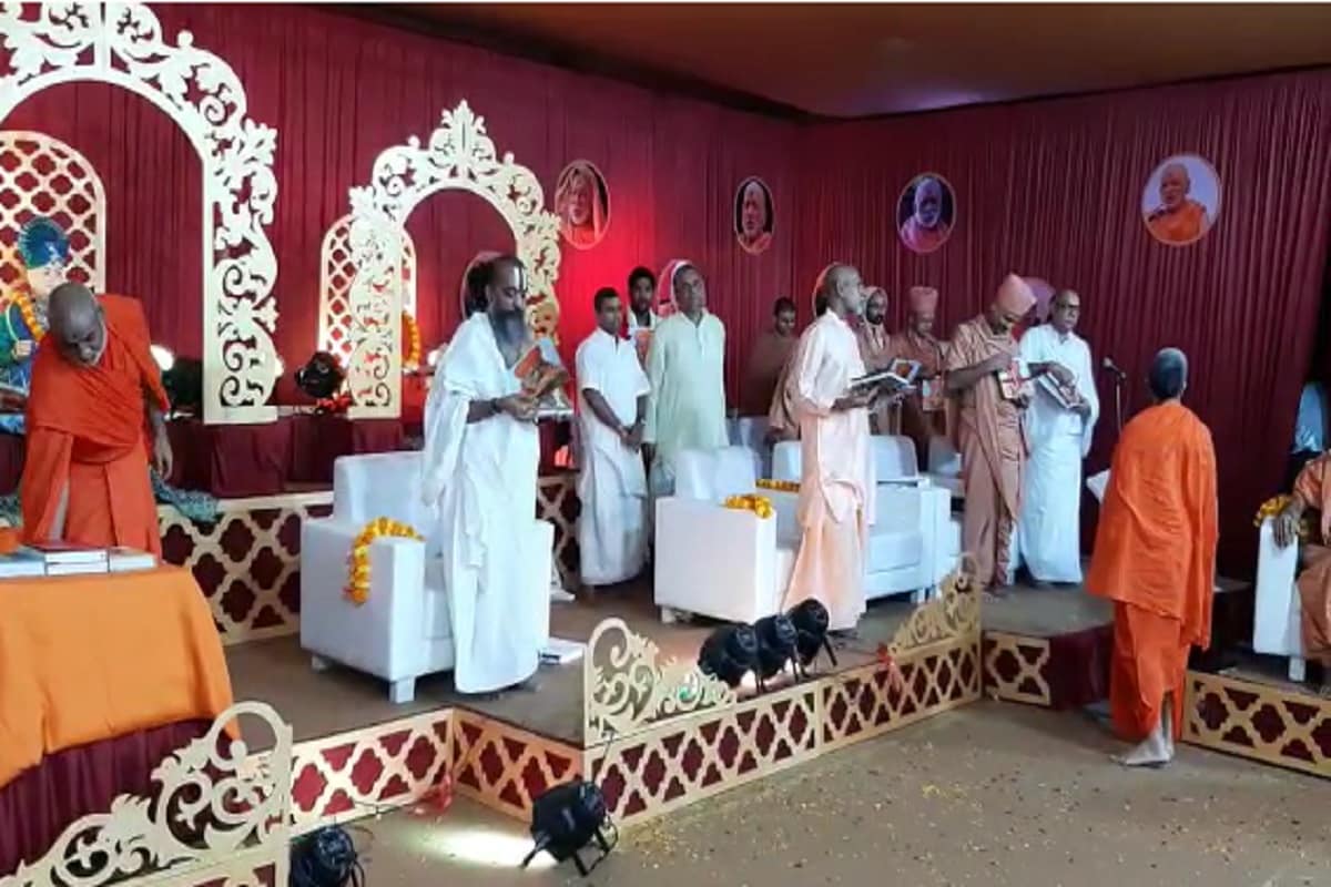 જગન્નાથ મંદિરના મહંત દિલીપદાસજી મહારાજે જણાવ્યું છે કે, આનંદપ્રિયદાસજી સ્વામીએ જનસમાજ સદાચારીમય જીવન જીવે તે માટે મહત્વના કાર્યો કર્યા છે. મારે તેમની સાથે વર્ષોથી સંબધ છે. તેઓશ્રી સર્વ સાધુ ગુણે સંપન્ન છે. તેમની સરળતા સહુને આકર્ષે છે. જગન્નાથ મંદિરના મહંત દિલીપદાસજી મહારાજે જણાવ્યું છે કે, આનંદપ્રિયદાસજી સ્વામીએ જનસમાજ સદાચારીમય જીવન જીવે તે માટે મહત્વના કાર્યો કર્યા છે. મારે તેમની સાથે વર્ષોથી સંબધ છે. તેઓશ્રી સર્વ સાધુ ગુણે સંપન્ન છે. તેમની સરળતા સહુને આકર્ષે છે.