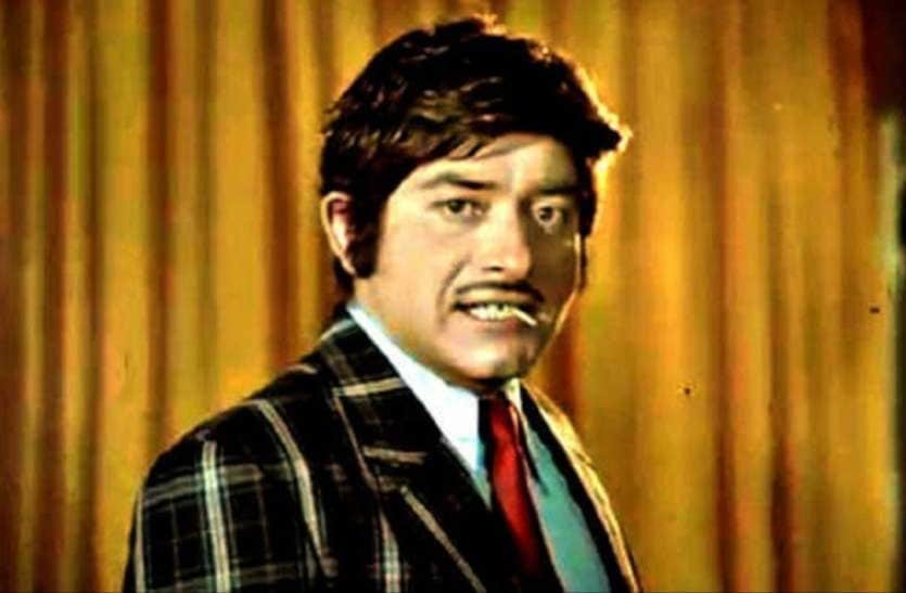 6 - રાજકુમાર (rajkumar) મુંબઈના માહિમ પોલીસ સ્ટેશનમાં સબ-ઈન્સ્પેક્ટર તરીકે કામ કરતા હતા. એકવાર ફિલ્મના નિર્માતા બલદેવ દુબે કામ માટે પોલીસ સ્ટેશન આવ્યા હતા. ત્યાં, રાજકુમારની વાતચીત કરવાની રીતથી ખૂબ પ્રભાવિત થયા. તેમણે રાજકુમારને તેમની ફિલ્મ 'શાહી બજાર' માં અભિનેતા તરીકે કામ કરવાની ઓફર કરી હતી. પરંતુ રાજકુમારે 1952ની ફિલ્મ 'રંગેલી'માં શાહી બજાર પહેલા એક નાનકડી ભૂમિકા સ્વીકારી લીધી હતી. 6 - રાજકુમાર (rajkumar) મુંબઈના માહિમ પોલીસ સ્ટેશનમાં સબ-ઈન્સ્પેક્ટર તરીકે કામ કરતા હતા. એકવાર ફિલ્મના નિર્માતા બલદેવ દુબે કામ માટે પોલીસ સ્ટેશન આવ્યા હતા. ત્યાં, રાજકુમારની વાતચીત કરવાની રીતથી ખૂબ પ્રભાવિત થયા. તેમણે રાજકુમારને તેમની ફિલ્મ 'શાહી બજાર' માં અભિનેતા તરીકે કામ કરવાની ઓફર કરી હતી. પરંતુ રાજકુમારે 1952ની ફિલ્મ 'રંગેલી'માં શાહી બજાર પહેલા એક નાનકડી ભૂમિકા સ્વીકારી લીધી હતી.