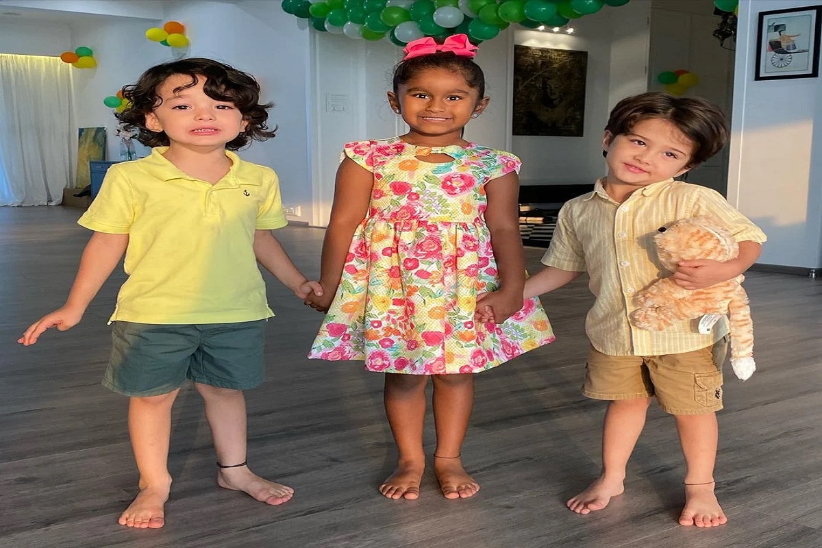 સની લિયોની (sunnyleone) હંમેશા તેના જીવનની ખાસ ક્ષણો ચાહકો સાથે શેર કરે છે. તે સોશિયલ મીડિયા (Social Media) પર ખૂબ જ સક્રિય છે અને 48.5M લોકો તેને ફોલો કરે છે. સની લિયોનની પુત્રી નિશા કૌર વીબર (sunny leone daughter nisha kaur) 14 ઓક્ટોબરે 6 વર્ષની થઈ ગઈ. (ફોટો ક્રેડિટ્સ: sunnyleone/Instagram) સની લિયોની (sunnyleone) હંમેશા તેના જીવનની ખાસ ક્ષણો ચાહકો સાથે શેર કરે છે. તે સોશિયલ મીડિયા (Social Media) પર ખૂબ જ સક્રિય છે અને 48.5M લોકો તેને ફોલો કરે છે. સની લિયોનની પુત્રી નિશા કૌર વીબર (sunny leone daughter nisha kaur) 14 ઓક્ટોબરે 6 વર્ષની થઈ ગઈ. (ફોટો ક્રેડિટ્સ: sunnyleone/Instagram)