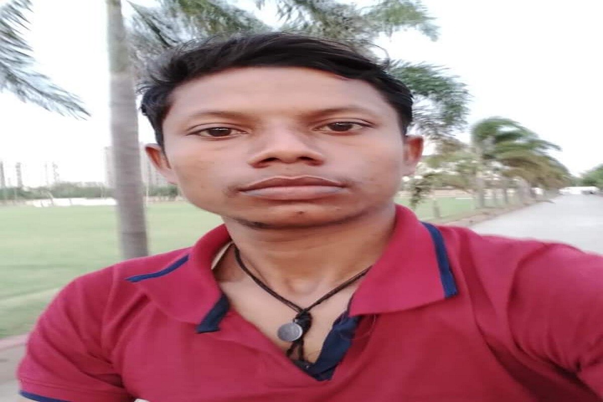 સુરતની ખટોદરા પોલીસ ફરી વખત વિવાદમાં આવી ગયા વખત વિવાદ ચોરીના કેસમાં પકડાયેલા યુવાને આપઘાત કરતાં ચકચાર મચી જવા પામી હતી. સુરતના વેસુ વિસ્તારમાં આવેલા આશીર્વાદ એસ્ટેટના બિલ્ડરની ઓફિસ આવેલી છે આવેલી ઓફિસમાં બે દિવસ પહેલા 90 લાખ રૂપિયાની ચોરીની ઘટના સામે આવી હતી. જોકે સમગ્ર ઘટના સીસીટીવી (cctv) સામે આવ્યા બાદ બે યુવાનો માસ્ક પહેરીને ચોરી કરી ફરાર થઈ જતાં સીસીટીવીમાં કેદ થયા હતા. સુરતની ખટોદરા પોલીસ ફરી વખત વિવાદમાં આવી ગયા વખત વિવાદ ચોરીના કેસમાં પકડાયેલા યુવાને આપઘાત કરતાં ચકચાર મચી જવા પામી હતી. સુરતના વેસુ વિસ્તારમાં આવેલા આશીર્વાદ એસ્ટેટના બિલ્ડરની ઓફિસ આવેલી છે આવેલી ઓફિસમાં બે દિવસ પહેલા 90 લાખ રૂપિયાની ચોરીની ઘટના સામે આવી હતી. જોકે સમગ્ર ઘટના સીસીટીવી (cctv) સામે આવ્યા બાદ બે યુવાનો માસ્ક પહેરીને ચોરી કરી ફરાર થઈ જતાં સીસીટીવીમાં કેદ થયા હતા.