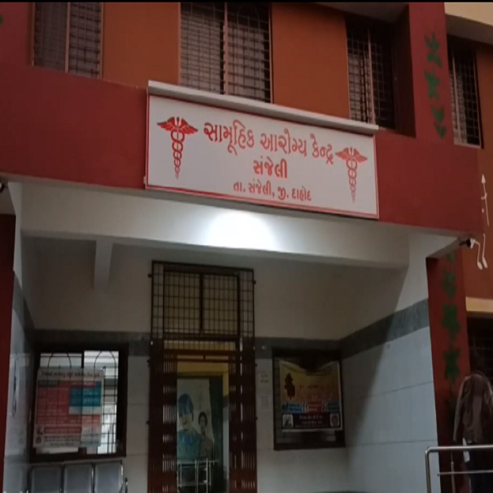 ત્યારબાદ એલસીબીએ ટેકનિકલ સોર્સ અને બાતમીના આધારે તપાસ કરતાં આરોપી મેહુલ પરમાર તેના મિત્રના ગેરેજ ઉપર મુકેલ મૃતકની એકટીવા લેવા આવવાનો હોવાની બાતમીના આધારે પોલીસે વોચ ગોઠવી મેહુલની ધરપકડ કરી હતી. ત્યારબાદ એલસીબીએ ટેકનિકલ સોર્સ અને બાતમીના આધારે તપાસ કરતાં આરોપી મેહુલ પરમાર તેના મિત્રના ગેરેજ ઉપર મુકેલ મૃતકની એકટીવા લેવા આવવાનો હોવાની બાતમીના આધારે પોલીસે વોચ ગોઠવી મેહુલની ધરપકડ કરી હતી.