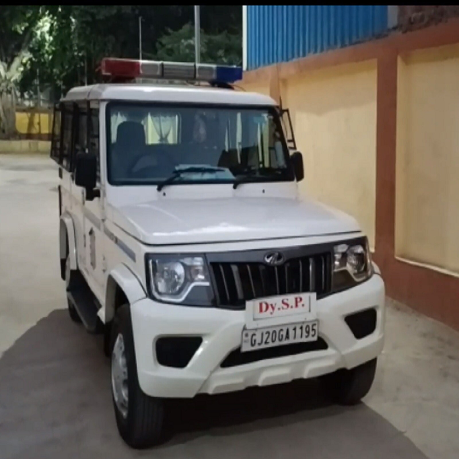 આ ઉપરાંત સાથે જ મૃતક ની એક્ટિવા ના સ્પેર પાર્ટ્સ છૂટા પાડેલ હાલત માં કબ્જે લઈ પૂછપરછમાં મેહુલે હત્યા કરી હોવાની કબૂલાત કરી હતી. મેહુલ પરમાર અને મૃતક કૃતિકા વચ્ચે છેલ્લા એકવર્ષથી પ્રેમ સબંધ હતો પરંતુ કોઈક કારણોસર છેલ્લા બે મહિનાથી કૃતિકા એ મેહુલ સાથે વાત કરવાની અને મળવાનું બંધ કરી દીધું હતું. આ ઉપરાંત સાથે જ મૃતક ની એક્ટિવા ના સ્પેર પાર્ટ્સ છૂટા પાડેલ હાલત માં કબ્જે લઈ પૂછપરછમાં મેહુલે હત્યા કરી હોવાની કબૂલાત કરી હતી. મેહુલ પરમાર અને મૃતક કૃતિકા વચ્ચે છેલ્લા એકવર્ષથી પ્રેમ સબંધ હતો પરંતુ કોઈક કારણોસર છેલ્લા બે મહિનાથી કૃતિકા એ મેહુલ સાથે વાત કરવાની અને મળવાનું બંધ કરી દીધું હતું.