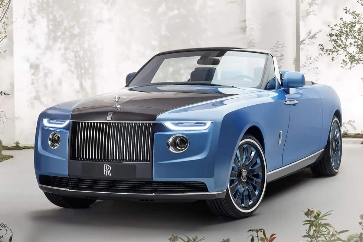  Rolls Royce Phantom Drophead Coupe: કારની કિંમત 7 કરોડ રૂપિયા છે. તેમાં 6.8 લિટર V12 એન્જિન છે. તે 460 bhp પાવર અને 750 Nm પીક ટોર્ક જનરેટ કરે છે.
