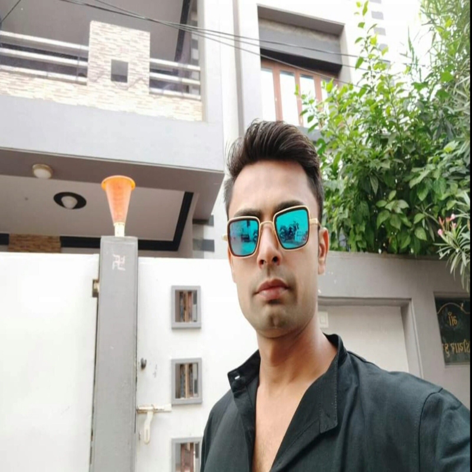 દિનેશ સોલંકી, ગીર સોમનાથઃ ગીર સોમનાથમાં (Gir somnath) ટૂંકા દિવસોમાં 4 જેટલાના હત્યાના (four murder case) બનાવો બન્યા હતા. જિલ્લાના અલગ અલગ વિસ્તારોમાં એક પછી ચાર જેટલા હત્યાના બનાવો બન્યા હતા. આ બનાવોમાં તાલાળા, ઉના અને વેરાવળના ડોડીયાના વડોદરા બાદમાં વેરાવળ શહેરમાં (veraval city) જાહેરમાં યુવાનની હત્યા (Boy murder in public place) કરવામાં આવી હતી. દિનેશ સોલંકી, ગીર સોમનાથઃ ગીર સોમનાથમાં (Gir somnath) ટૂંકા દિવસોમાં 4 જેટલાના હત્યાના (four murder case) બનાવો બન્યા હતા. જિલ્લાના અલગ અલગ વિસ્તારોમાં એક પછી ચાર જેટલા હત્યાના બનાવો બન્યા હતા. આ બનાવોમાં તાલાળા, ઉના અને વેરાવળના ડોડીયાના વડોદરા બાદમાં વેરાવળ શહેરમાં (veraval city) જાહેરમાં યુવાનની હત્યા (Boy murder in public place) કરવામાં આવી હતી.