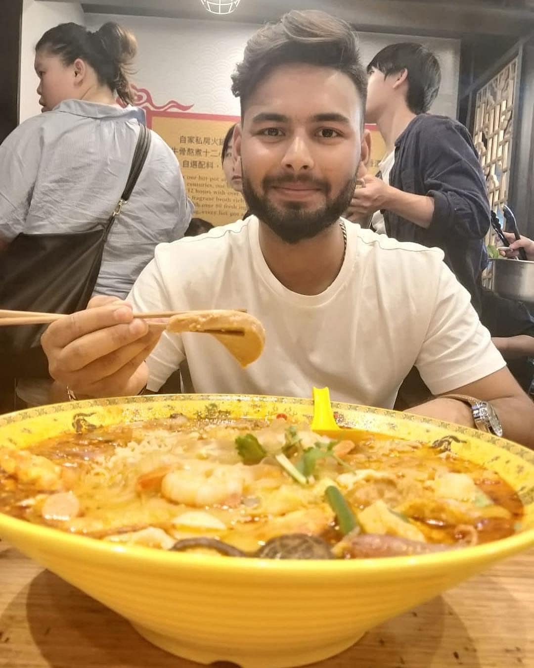 <br />રિષભ પંત Rishabh Pant પોતાની શાનદાર બેટિંગ સ્કિલ્સ માટે જાણીતો રિષભ પંત પંજાબી ફુડ છોલે ભટુરે અને આલુ પરાઠાંનો શોખીન છે. સાથે જ પંતને આઈસક્રીમ પણ ખૂબ ભાવે છે. <br />રિષભ પંત Rishabh Pant પોતાની શાનદાર બેટિંગ સ્કિલ્સ માટે જાણીતો રિષભ પંત પંજાબી ફુડ છોલે ભટુરે અને આલુ પરાઠાંનો શોખીન છે. સાથે જ પંતને આઈસક્રીમ પણ ખૂબ ભાવે છે.