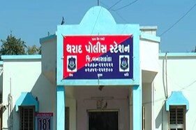 બનાસકાંઠાઃ ખેડૂત પેશાબ કરવા ગયાને વેવાઈ ગાડીમાં મુકેલા લાખો રૂપિયા લઈ ફરાર