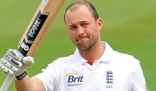 જોનથન ટ્રોટ Jonathan Trott : જોનાથન ટ્રોટ સ્વરૂપે ઈંગ્લેન્ડને એક વિશ્વસનીય અને દમદાર બેટ્સમેન મળ્યો હતો, જેણે તેની કારકિર્દીમાં કેટલીક યાદગાર સદી ફટકારી હતી. જોકે, વર્ષ 2013ની એશીઝ સીરીઝ ડાઉન અંડર સાથે બધું બદલી ગયું, જ્યાં મિશેલ જ્હોન્સને દમદાર બાઉન્સર્સ સાથે ઇંગ્લેન્ડના બેટિંગ ક્રમને તોડી નાંખ્યો હતો. જ્હોન્સની ઝપેટમાં આવ્યા બાદ ટ્રોટે અચાનક જ પ્રવાસમાંથી બહાર થવાનો નિર્ણય કર્યો અને લાંબા સમયથી માનસિક તણાવની સ્થિતિના કારણે રમતમાંથી પોતાની નિવૃત્તિ જાહેર કરી હતી. જોકે, 2018માં તેણે Warwickshire માટે કાઉન્ટી ક્રિકેટ રમ્યો હતો. અને બાદમાં એન્ઝાઇટી ડિસઓર્ડરનો હવાલો આપીને તે પણ છોડી દીધું હતું. જોનથન ટ્રોટ Jonathan Trott : જોનાથન ટ્રોટ સ્વરૂપે ઈંગ્લેન્ડને એક વિશ્વસનીય અને દમદાર બેટ્સમેન મળ્યો હતો, જેણે તેની કારકિર્દીમાં કેટલીક યાદગાર સદી ફટકારી હતી. જોકે, વર્ષ 2013ની એશીઝ સીરીઝ ડાઉન અંડર સાથે બધું બદલી ગયું, જ્યાં મિશેલ જ્હોન્સને દમદાર બાઉન્સર્સ સાથે ઇંગ્લેન્ડના બેટિંગ ક્રમને તોડી નાંખ્યો હતો. જ્હોન્સની ઝપેટમાં આવ્યા બાદ ટ્રોટે અચાનક જ પ્રવાસમાંથી બહાર થવાનો નિર્ણય કર્યો અને લાંબા સમયથી માનસિક તણાવની સ્થિતિના કારણે રમતમાંથી પોતાની નિવૃત્તિ જાહેર કરી હતી. જોકે, 2018માં તેણે Warwickshire માટે કાઉન્ટી ક્રિકેટ રમ્યો હતો. અને બાદમાં એન્ઝાઇટી ડિસઓર્ડરનો હવાલો આપીને તે પણ છોડી દીધું હતું.
