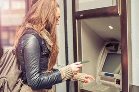 બેંક ખાતામાંથી પૈસા કપાયા છે પરંતુ ATMમાંથી બહાર નથી નીકળ્યા? આવા કિસ્સામાં શું કરવું?