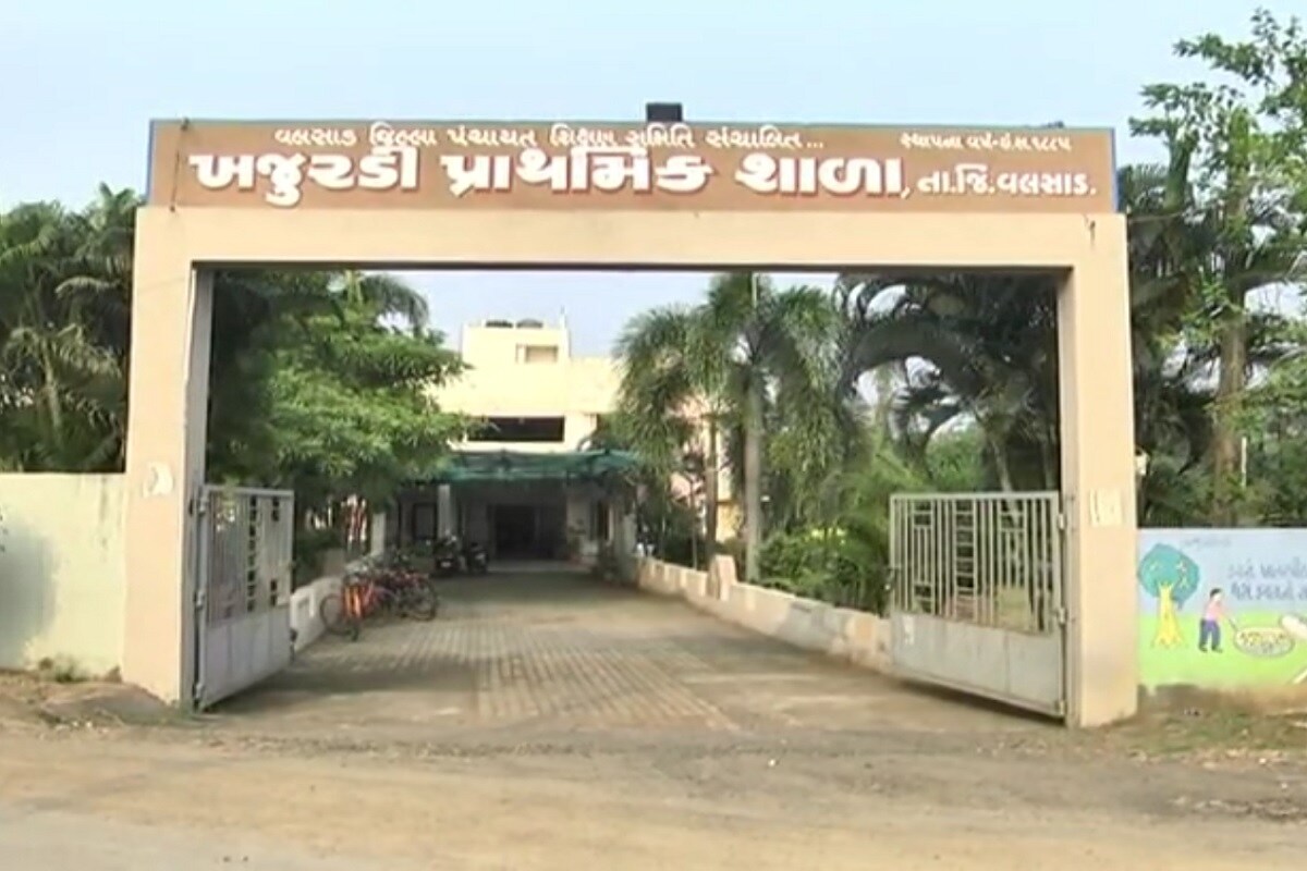 ભરતસિંહ વાઢેર, વલસાડ: રાજ્યમાં ગામ પંચાયતોની ચૂંટણીને લઇ ગ્રામ્ય વિસ્તારોમાં રાજકીય માહોલ ગરમાયો છે. ત્યારે વલસાડ જિલ્લાના માં પણ જિલ્લાની 302 ગ્રામ પંચાયતોની ચૂંટણી યોજાઈ રહી છે. જિલ્લાની 326 ગ્રામ પંચાયતોની ચૂંટણીઓ યોજાનાર યોજના હતી. ભરતસિંહ વાઢેર, વલસાડ: રાજ્યમાં ગામ પંચાયતોની ચૂંટણીને લઇ ગ્રામ્ય વિસ્તારોમાં રાજકીય માહોલ ગરમાયો છે. ત્યારે વલસાડ જિલ્લાના માં પણ જિલ્લાની 302 ગ્રામ પંચાયતોની ચૂંટણી યોજાઈ રહી છે. જિલ્લાની 326 ગ્રામ પંચાયતોની ચૂંટણીઓ યોજાનાર યોજના હતી.