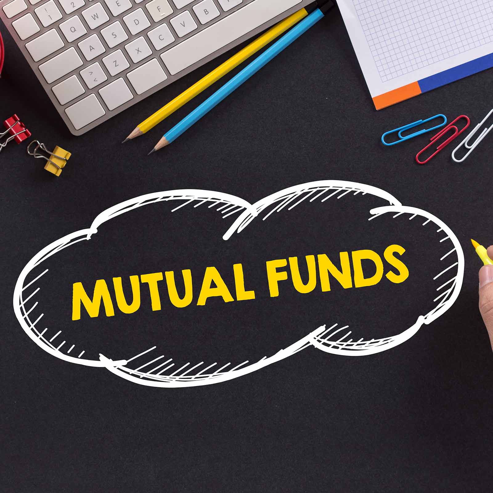  મુંબઇ: છેલ્લા બે વર્ષમાં મિડ કેપ ફંડ્સે (Mid cap Funds) 149.2 ટકા સરેરાશ વળતર આપ્યું છે. બે વર્ષ પહેલા કોવિડ નિયંત્રણો લાદ્યા પછી સરકારે 31 માર્ચ, 2022ના રોજ ઓછા કોરોના કેસોને ધ્યાનમાં રાખીને નિયંત્રણો પાછા ખેંચ્યા હતા. આ સમયગાળા દરમિયાન મિડ-કેપ ફંડ્સે મજબૂત વળતર આપ્યું હતું. તેમજ કેટલિક સ્કીમોએ 169 ટકાના મિડ-કેપ બેન્ચમાર્ક વળતરને પણ પાછળ છોડી દીધું હતું.