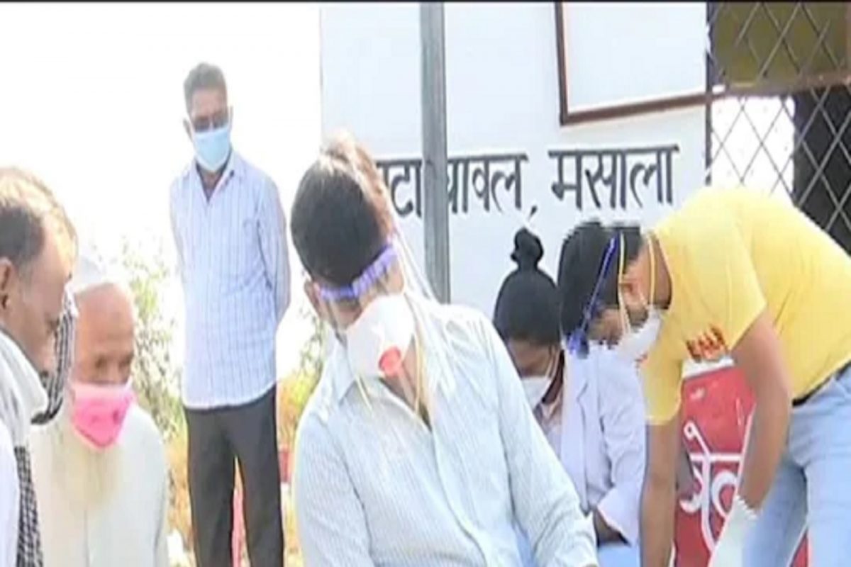 Omicron In India: ભારત પહોંચ્યું ઓમિક્રોન વેરિએન્ટ , કર્ણાટકમાં 2 સંક્રમિતોની પુષ્ટિ Omicron In India: ભારત પહોંચ્યું ઓમિક્રોન વેરિએન્ટ , કર્ણાટકમાં 2 સંક્રમિતોની પુષ્ટિ