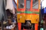 શું તમે ક્યારેય શાકમાર્કેટની વચ્ચેથી નીકળતી જોઈ છે ટ્રેન?, જુઓ વાયરલ થઈ રહેલો આ VIDEO