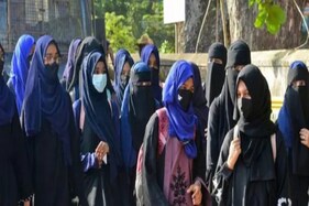 Hijab Row: મુસ્લિમ વિદ્યાર્થિનીઓની હઠના કારણે કોલેજે બંધ કરી દેવાઇ