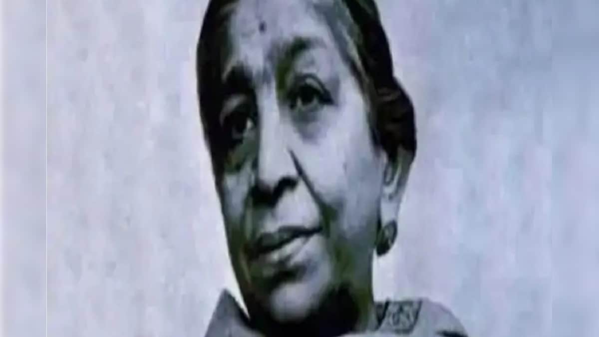 sarojini-naidu-first-female-governor-of-india-birth-anniversary