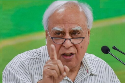 congress leader kapil sibal pain burst out said gandhis should step aside  give some other leader chance - કપિલ સિબ્બલનો સોનિયા ગાંધી પર સીધો પ્રહાર,  કહ્યું હટે ગાંધી પરિવાર, બીજાને ...