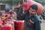 ખુશખબર! LPG ગેસ સિલિન્ડરની કિંમતોમાં મોટા ઘટાડાની શક્યતા