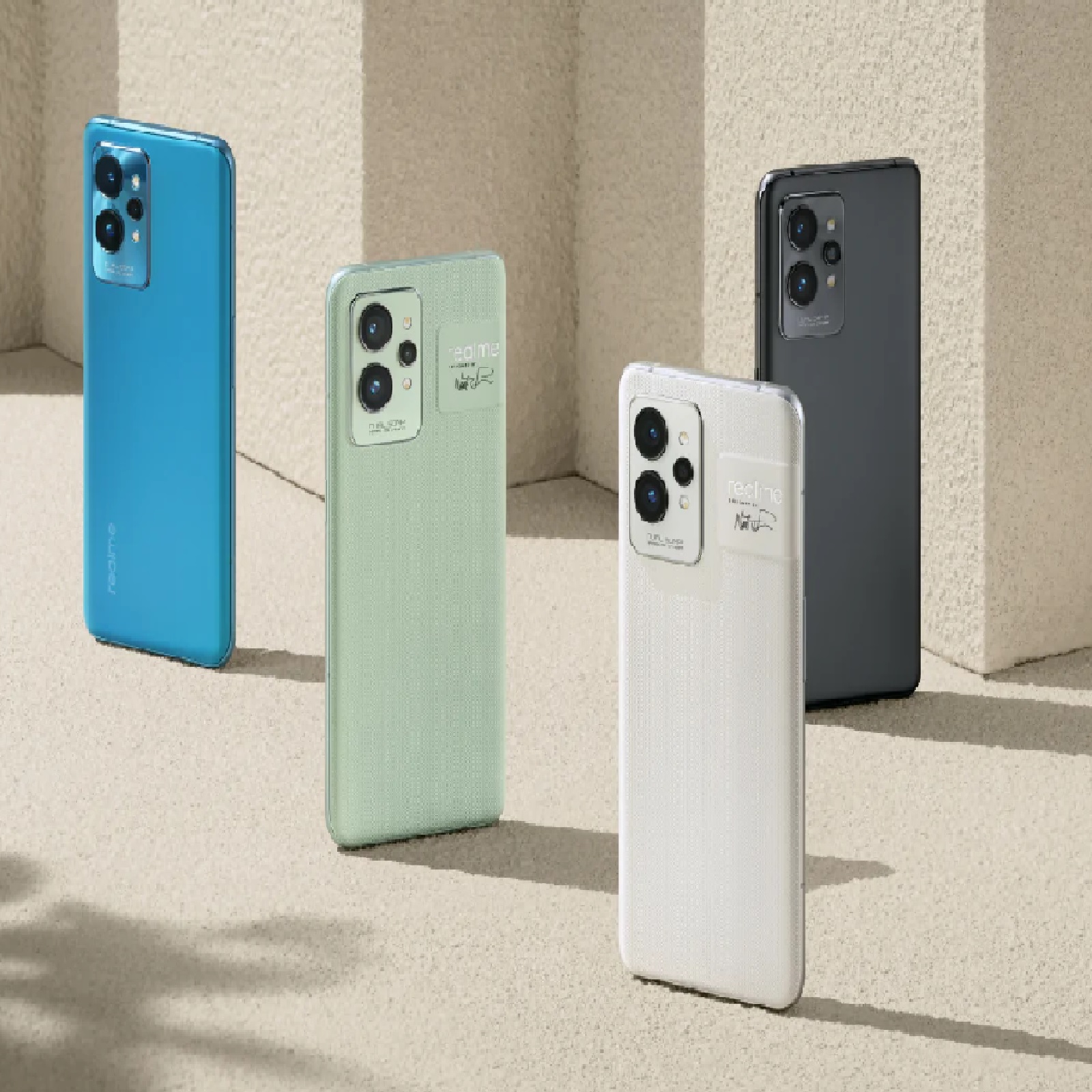  Realme GT 2 Pro આજે પ્રથમ વખત સેલ માટે ઉપલબ્ધ કરાવવામાં આવી રહ્યો છે, વેચાણ Flipkart, realme.com પર બપોરે 12 વાગ્યે શરૂ થઈ ગયું છે. ભારતમાં Realme GT 2 Proના બેઝ વેરિઅન્ટ 8GB + 128GB સ્ટોરેજ મોડલ માટે કિંમત 49,999 રૂપિયા અને તેના 12GB + 256GB સ્ટોરેજ ઓપ્શનની કિંમત 57,999 રૂપિયા રાખવામાં આવી છે. ગ્રાહક આ ફોનને પેપર ગ્રીન, પેપર વ્હાઇટ અને સ્ટીલ બ્લેક કલર ઓપ્શનમાં ખરીદી શકે છે.