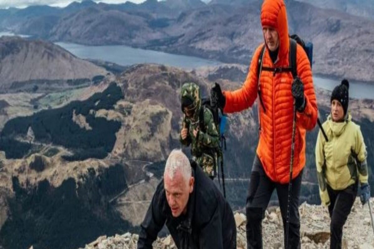 Inspiration: બંને પગ ગુમાવ્યા પછી પણ શખ્સે યુકેનો સૌથી ઊંચો પર્વત કર્યો સર, crawling કરીને પહોંચ્યા શિખર પર