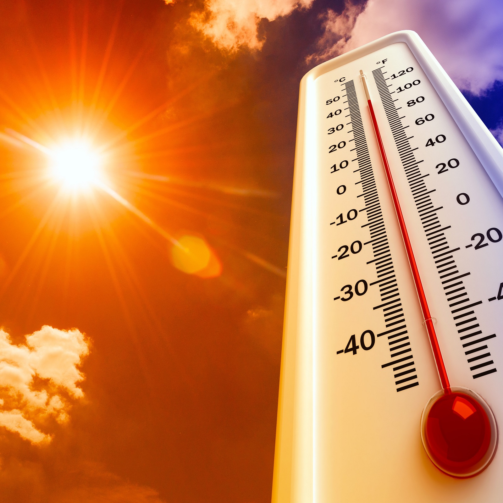  અમદાવાદ: ગુજરાતમાં (Gujarat weather news) હાલ ગરમીથી (Summer in Gujarat) લોકો ત્રાહિમામ પોકારી રહ્યા છે. ત્યારે હવામાન વિભાગની આગાહી (weather forecast) પ્રમાણે, આજથી 11 એપ્રિલ સુધી ગરમીમાંથી થોડી રાહત મળશે. રાજ્યભરમાં તાપમાન 40 ડિગ્રીની આસપાસ રહે તેવી શક્યતા છે. આ સાથે આગાહીમાં જણાવવામાં આવ્યુ છે કે, આવતીકાલે, 7 એપ્રિલે ગાંધીનગરમાં સાધારણ વરસાદની વરસી શકે છે. નોંધનીય છે કે, મંગળવારે રાજ્યના 6 શહેરોમાં મહત્તમ તાપમાનનો પારો 41 ડિગ્રીને પાર નોંધાયો હતો. જ્યારે સૌથી વધુ ભૂજમાં 42.2 ડિગ્રી તાપમાન નોંધાયુ હતુ.