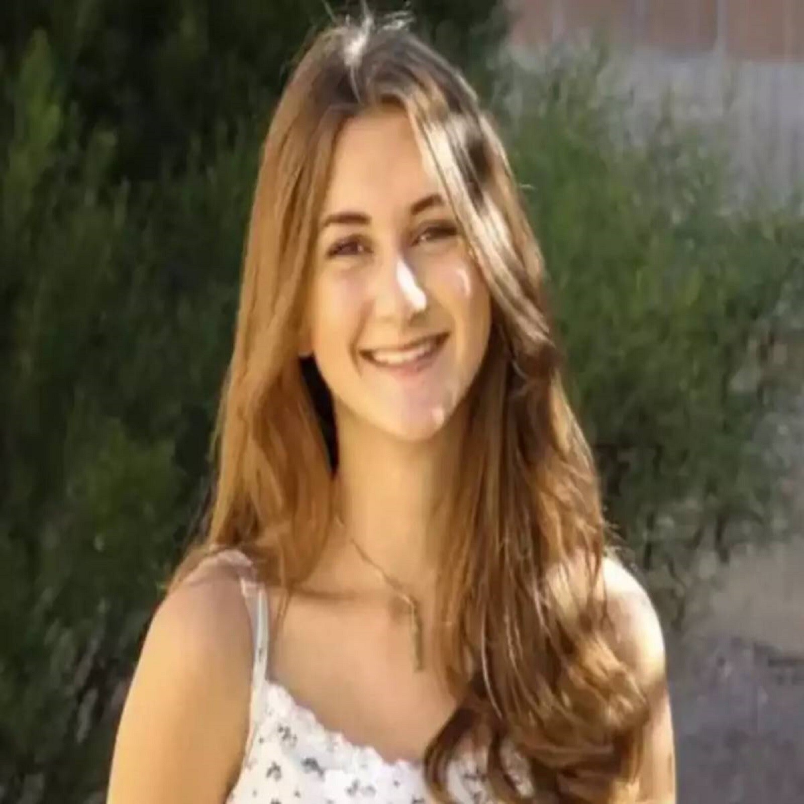 weird medical condition girl is allergic to water cant take shower as it feels like acid