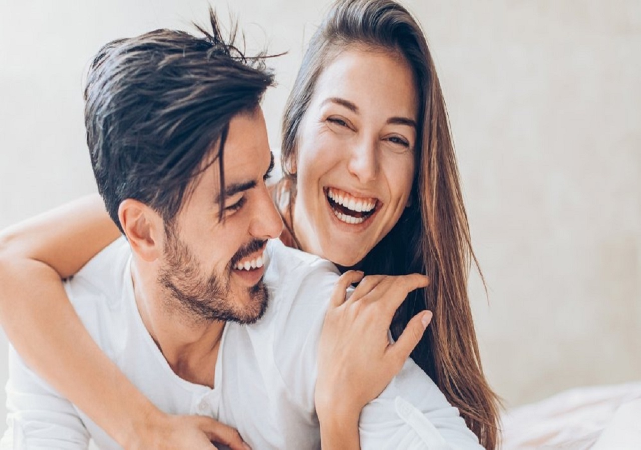  Best Love Partner Zodiac Signs: દરેક રાશિના લોકોની પોતાની વિશેષતાઓ હોય છે. કેટલીક રાશિના લોકો હિંમતવાન અને નીડર હોય છે, જ્યારે અન્ય બુદ્ધિશાળી અને મહેનતુ હોય છે. જ્યોતિષ શાસ્ત્ર અનુસાર કેટલીક રાશિઓની યુવતીઓ શ્રેષ્ઠ લવ પાર્ટનર સાબિત થાય છે. તે પોતાના પ્રેમીનું ખાસ ધ્યાન રાખે છે. તેમનું લગ્ન જીવન સામાન્ય રીતે સારું હોય છે. તેમની સાથે લગ્ન કરનાર યુવકને ખૂબ જ ભાગ્યશાળી માનવામાં આવે છે.
