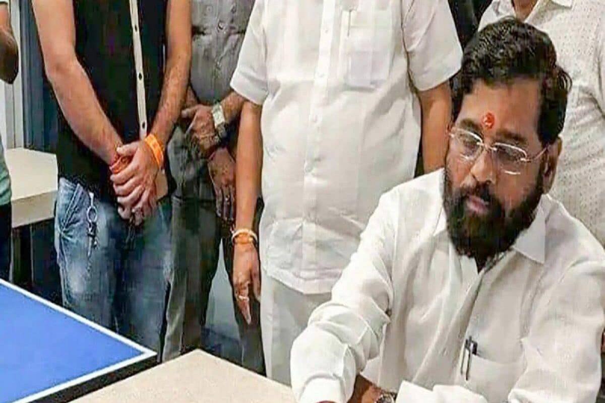મહારાષ્ટ્રમાં ઝડપથી થઇ શકે છે ફ્લોર ટેસ્ટ, BJP શિંદે જૂથ સાથે કરી રહી છે સરકાર બનાવવાની તૈયારી : સૂત્ર