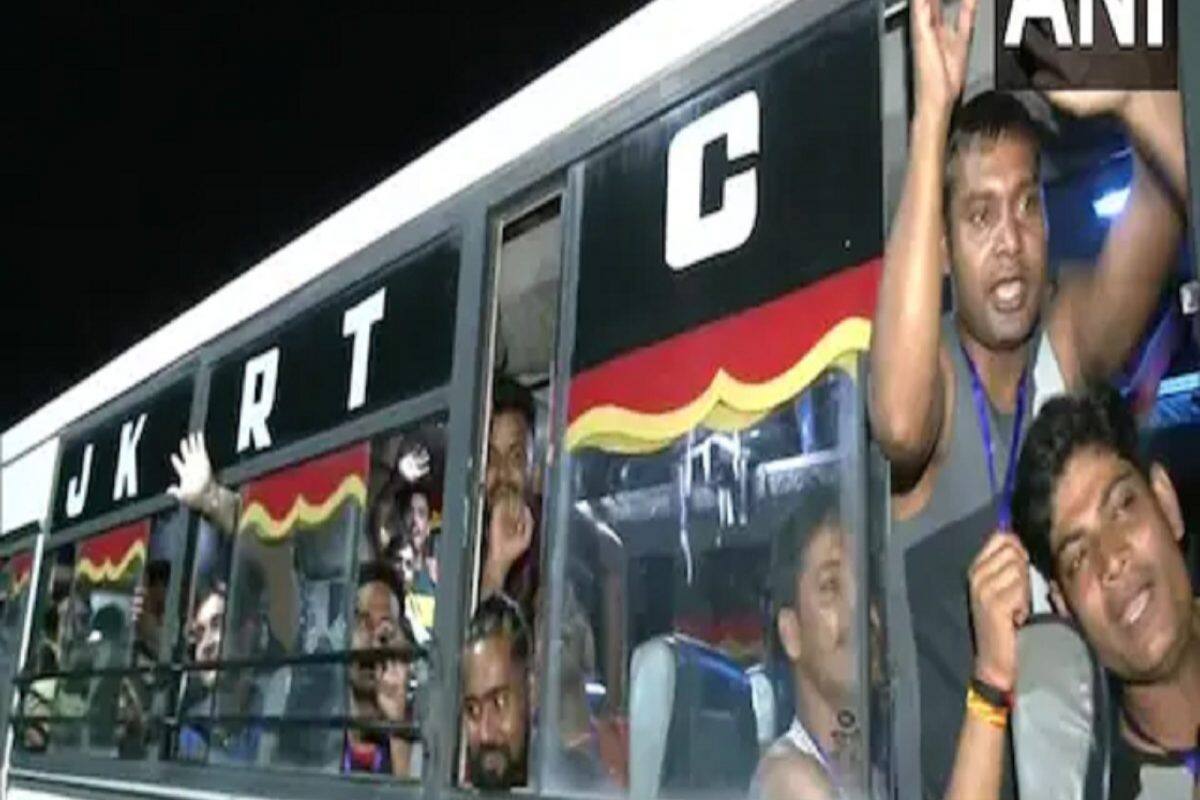 Amarnath Yatra: વાદળ ફાટવાથી રોકવામાં આવેલી અમરનાથ યાત્રા ફરીથી શરુ, બેસ કેમ્પથી તીર્થયાત્રીઓનો નવો જત્થો રવાના
