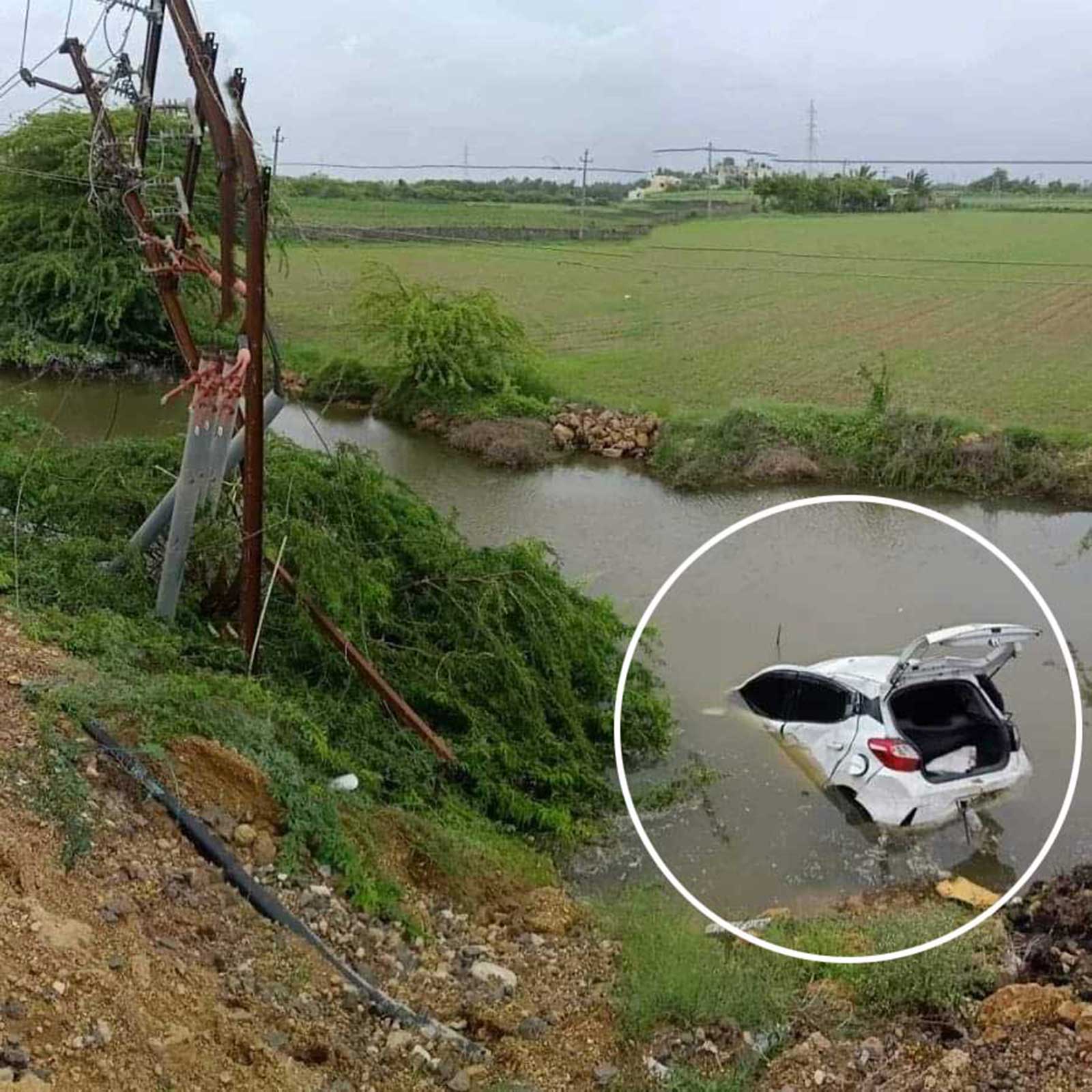 દેવિભૂમિ દ્વારકા: દેવભૂમિ દ્વારકા ખાતે એક અકસ્માતનો બનાવ સામે આવ્યો છે. દ્વારકા-પોરબંદર હાઇવે પર અકસ્માતમાં થયો છે. મળતી માહિતી પ્રમાણે ભોગત નજીક એક કાર ચાલકે સ્ટિયરિંગ પરથી કાબૂ ગુમાવી દેતા કાર ધડાકાભારે વીજપોલ સાથે અથડાઈ હતી. ટક્કર એટલી જોરદાર હતી કે લોખંડના વીજ પોલને નુકસાન પહોંચ્યું હતું. વીજ પોલ સાથે ટક્કર બાદ કાર પાણીના ખાડામાં ખાબકી હતી. મળતી માહિતી પ્રમાણે કારમાં સવાર ત્રણ લોકોનો આબાદ બચાવ થયો છે. આગળ જુઓ અકસ્માતની વધુ તસવીરો અને ગુજરાતના અન્ય અપડેટ્સની ઝલક.