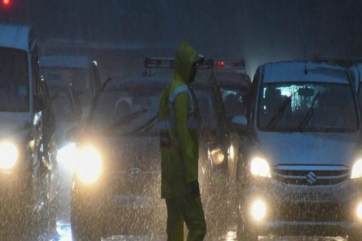 Monsoon 2022: મુંબઈમાં ધોધમાર વરસાદ, અનેક વિસ્તારો પાણીમાં, શુક્રવાર સુધી ઓરેન્જ એલર્ટ