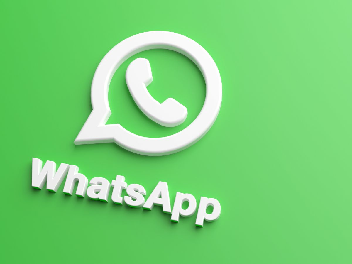 WhatsAppએ આપણા બધા માટે જીવન ખૂબ જ સરળ બનાવ્યું છે. કોઈને ફોટો મોકલવો હોય, લોકેશન જણાવવું હોય, વિડિયો મોકલવો હોય કે કોન્ટેક્ટ શેર કરવું હોય, તમામ કામ ખૂબ જ સરળતાથી થઈ જાય છે. આવી સ્થિતિમાં યુઝર્સ પણ તેના અપડેટ માટે ઘણી રાહ જુએ છે. નવા અપડેટ સાથે યુઝર્સને નવા ફીચર્સ પણ મળે છે. આવી સ્થિતિમાં, ચાલો જાણીએ કે વ્હોટ્સએપ પર ટૂંક સમયમાં કયા ફીચર્સ આવી રહ્યા છે...