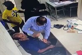દર્દીને અચાનક હાર્ટ એટેક આવ્યો તો ડોક્ટરે CPR આપી હૃદય ધબકતું કર્યું