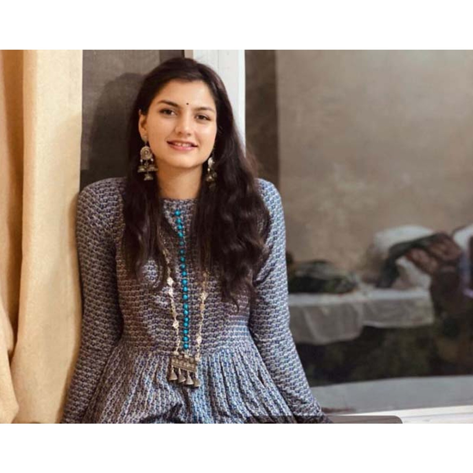 Pari attributes this success to her family and especially her mother - પરી  તેની સફળતાનો શ્રેય પરીવારના લોકો અને ખાસ કરીને તેની માતાને આપે છે. News18  Gujarati